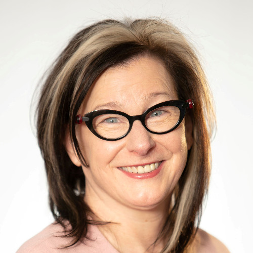 new-portrait-12-800x800 Keely Deeton - Directeur de la durabilité environnementale et opérationnelle - BMO
